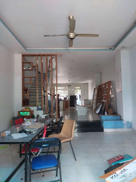 Hân cho thuê nhà phường Phú Hữu Quận 9, rộng gần 100m2 giá chỉ 12tr/th
