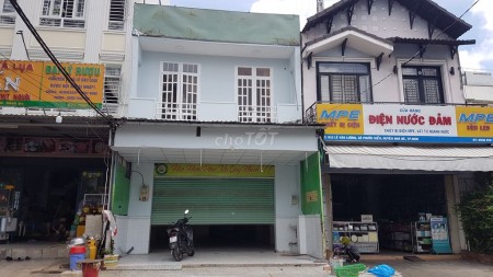 Nhà mặt tiền gần 200m2 cần tìm người cho thuê ở huyện Nhà Bè