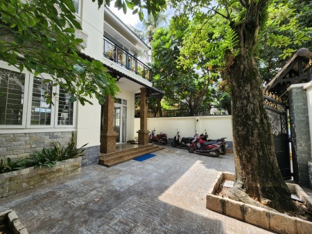Villa 300m2 diện tích, sân siêu rộng phù hợp nhiều mục đích giá 59 triệu