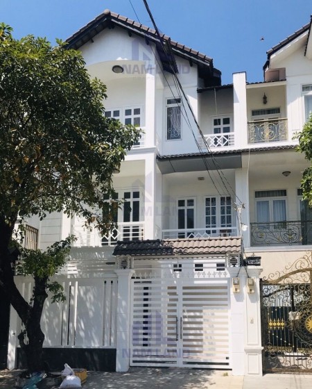 Cho thuê nguyên căn villa gam màu trắng sáng, 5 phòng, ở hoặc làm vp đều được giá 45tr