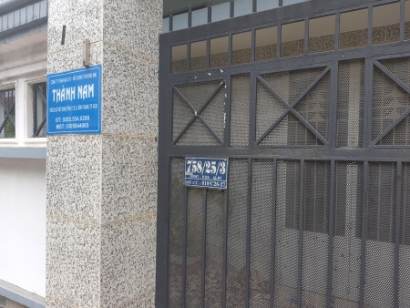 Cho thuê nhà nguyên căn, diện tích 8x20, hướng đông, hẻm xe hơi