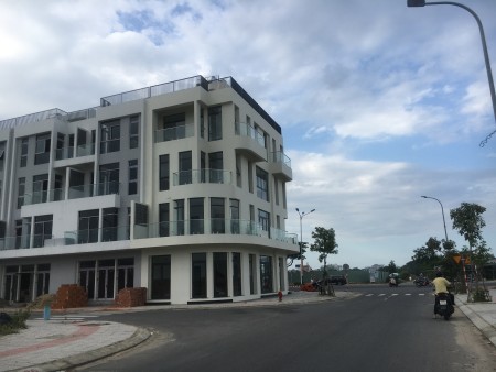 Chính chủ cần cho thuê nhà 3 mặt tiền, 4 tầng đường Hoàng Thị Loan và Tốt Động, 580m2, , 8 toilet