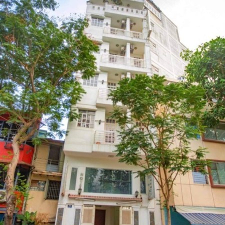 Cho thuê nhà ngang LỚN 5m Đ.Hoàng Sa Q3 325m chỉ 42 triệu thang máy