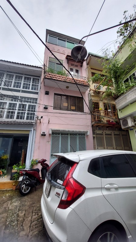 Cho thuê nhà quận 1 , hẻm xe tải, 3 phòng 4wc, thích hợp kinh doanh