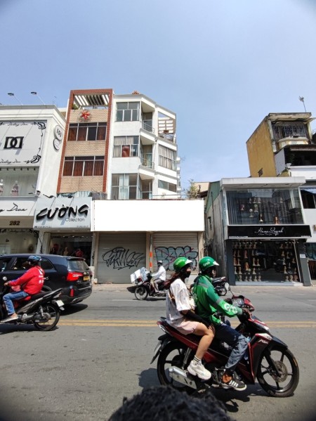 Cho thuê nhà GÓC 512m2 Đ.Võ Văn Tần, Q3 NGANG LỚN 8m chỉ 75triệu