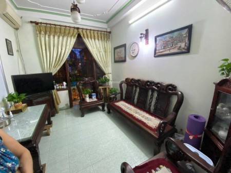 Nhà 2 mặt phố thoáng quận Hoàng Mai cho thuê giá 10tr/th, có nội thất, 35m2, 4 phòng ngủ, 3 toilet