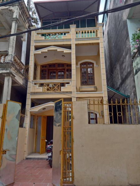 Cho thuê nhà 3 tầng x 75 m2, ô tô đỗ cửa, kd tốt, 5PN, 13 tr/ th.