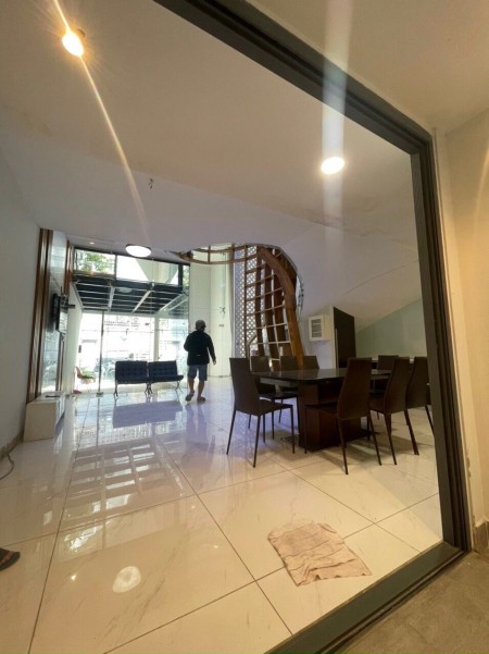 Cho thuê nguyên căn 18TR 156/9 Đặng Văn Ngữ, Phú Nhuận.