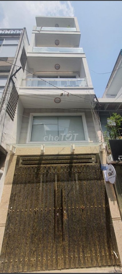 Cho thuê nhà nguyên căn Huỳnh Văn Bánh, Phường 13, Quận Phú Nhuận.