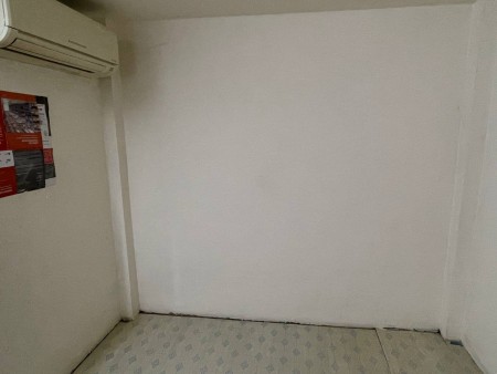 Cho thuê nhà nguyên căn 1 trệt 1 lầu có ban công nhỏ. Tại 73 Đường Tân Hải, Phường 13, Tân Bình,