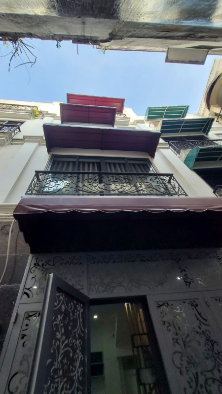 Nhà lớn 160m2 cho thuê 20 triệu/tháng gồm 6PN - 6WC đường Võ Thị Sáu, q3