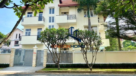 Cho thuê nguyên căn villa hồ bơi, sân vườn Thảo Điền Quận 2