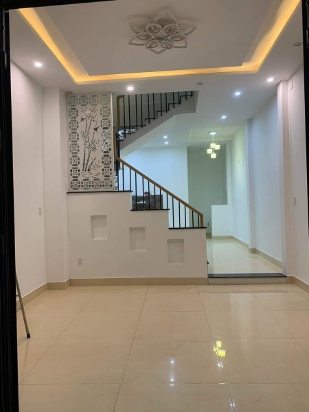 8tr/th nhà thuê 40m2, đường Tôn Đản, Q4, có nội thất.