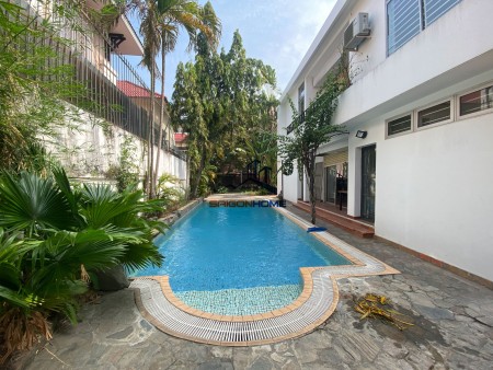 Cần cho thuê nguyên căn biệt thự hồ bơi, sân vườn đường Trần Não Quận 2. Dtsd 820m2