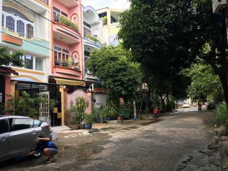 Cho thuê nhà Hẻm xe tải đường Nguyên Hồng, P11, BT, 64m2 (4x16m), 3 tầng, nhà mới sạch sẽ, an ninh