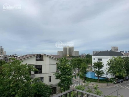 Nhà cho thuê nắm ngay khu đô thị Vinhomes, dt 130m2, 5PN, có tiện ích. LH 0916618029