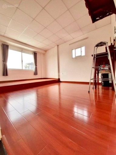 Cho thuê nhà quận 2 có 1 trệt, 1 lầu, 3 phòng ngủ, giá 8 triệu / tháng