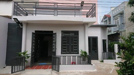 Cho thuê nhà góc 2 mặt hẻm quận 9, sạch đẹp 100m2 mà giá thuê chỉ 7tr/th