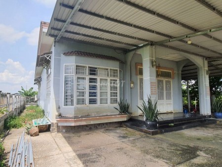 Cho thuê nhà nguyên căn huyện Củ Chi rộng rãi thoáng mát, 1.3m2, 4 phòng ngủ,