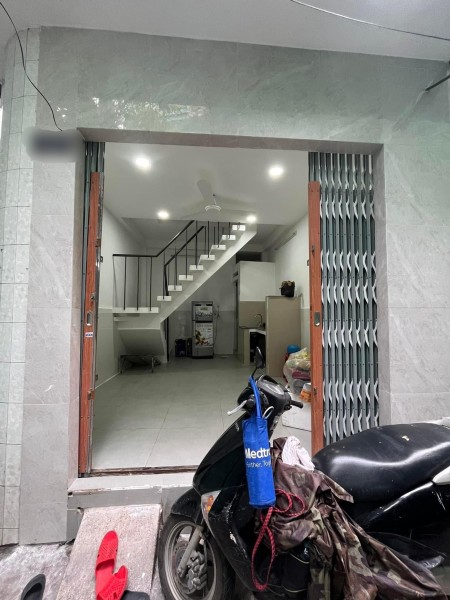 Nhà Trệt 2 lầu Nguyễn Tri Phương Q10, 2PN máy lạnh chỉ 10.5tr