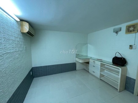 Cho thuê nhà nguyên căn đường Phan Văn Trị Quận 5, giá 6.5 triệu / tháng