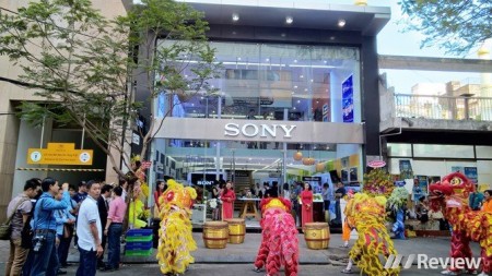 Cho thuê nhà siêu vị trí nằm ngay Đông Du Quận 1 ngang 9m sàn suốt