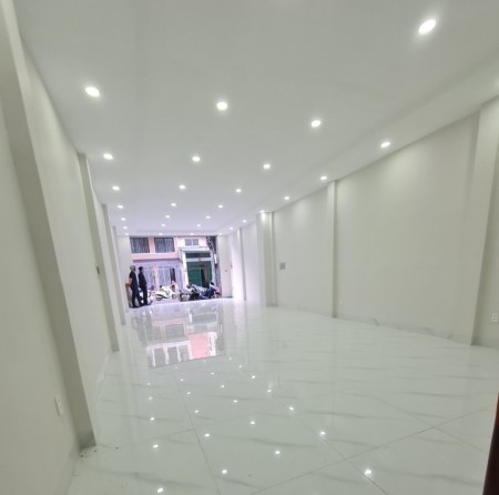 Cho thuê nhà ngang 5M mặt tiền 9 Đường Hoa Sứ, Phường 2, Phú Nhuận