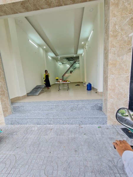 Nhà Cho thuê giá rẻ kinh doanh hàng ăn uống – Khu Phan xích Long.