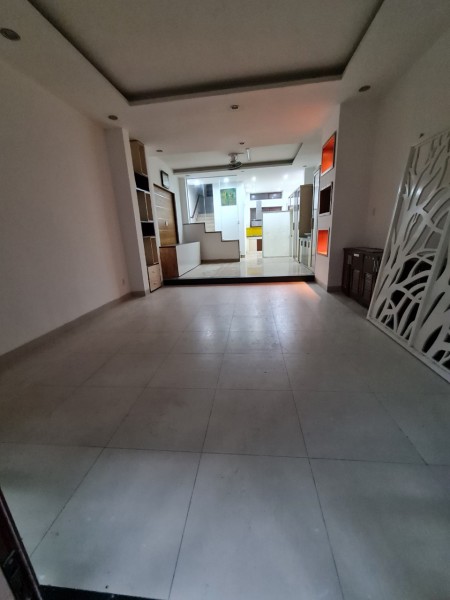 Cho thuê nhà 1 trệt, 2 lầu suốt mặt tiền 295 Phan Đình Phùng ngay góc Nguyễn Trong Tuyển