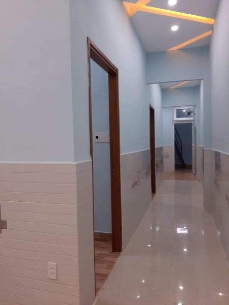 Nhà đẹp 2 măt góc Thoại Ngọc Hầu, Tân phú 120m2, 3pn, 14 triệu con tl..