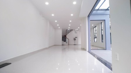 Cho Thuê Nhà Huỳnh Văn Bánh, 250m2, 4 lầu, Giá 22tr/tháng.