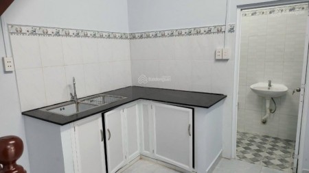 Nhà mới HXT cho thuê 45m2, 2PN, 1WC, sàn gỗ, cho thuê 10 tr/th. LH 0908558332