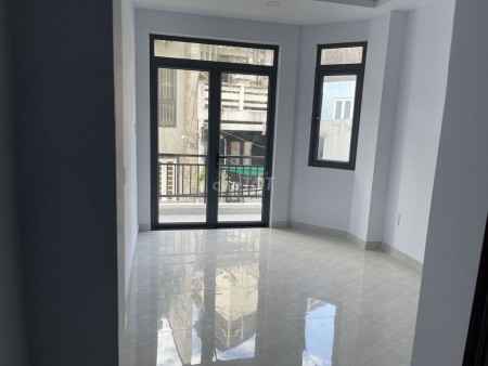Nhà hẻm mới xây 4 tầng ngay quận 3, giá thuê chỉ 18 triệu/tháng