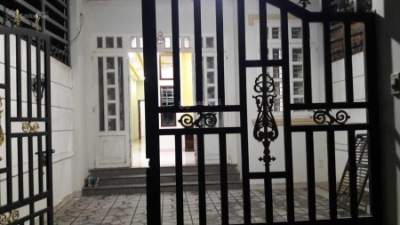 Nhà quận 9 hướng Bắc cho thuê chỉ 7tr/th, rộng rãi oto đỗ trong nhà