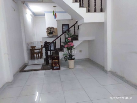 Nhà đúc 3 tấm quận Tân Phú cần tìm khách thuê, giá 12tr đã sắm máy lạnh