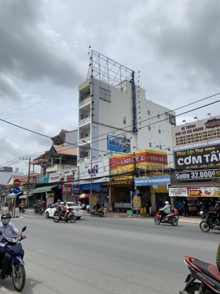 Cho thuê toà nhà ( như hình ) ở mặt tiền đường Huỳnh Tấn Phát, gần ngã tư Phú Thuận.