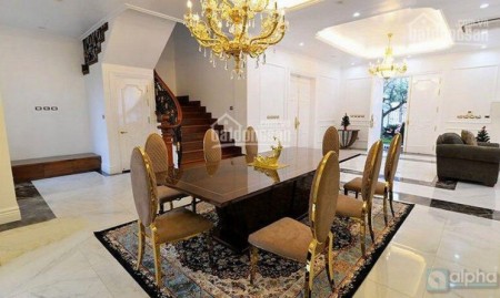 Căn biệt thự full đồ 250m2, 4PN, cho thuê tại khu Vinhomes Riverside gia 55tr/th. LH 0974002996