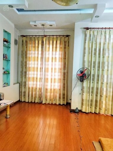 Nhà riêng đường Hoàng Quốc Việt, ngõ oto, cho thuê 40m2, 5PN. 5WC, 11tr/th. LH 0984707023