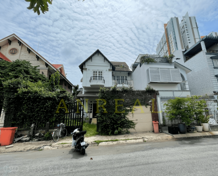 Villa 2 lầu rộng 240m2 thiết kế hiện đại sang trọng cho thuê giá 50.000.000 VNĐ