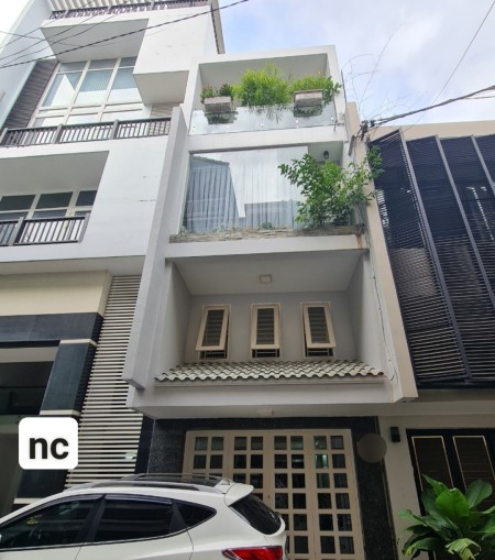 Cho thuê nhà 5 phòng nội thất cơ bản đầy đủ Quận 10 chỉ 22 triệu