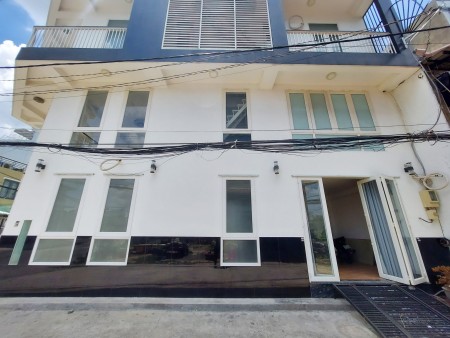 Trống nhà 1 trệt 3 lầu có thang máy ở Gò Vấp với giá thuê 35 triệu mỗi tháng