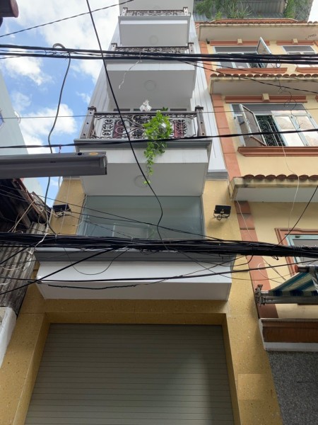 Cần cho thuê nguyên căn 4pn 5wc tại Đường Cách Mạng Tháng Tám, Phường 4, Quận 3