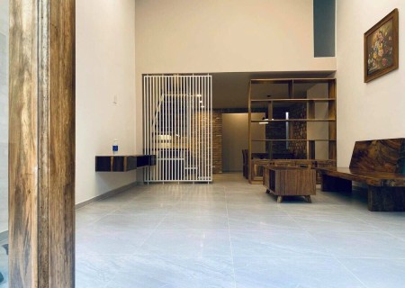 Cho thuê nhà 330A Phan Đình Phùng gần mặt tiền đường lớn hẻm thông ra Phan Đăng Lưu