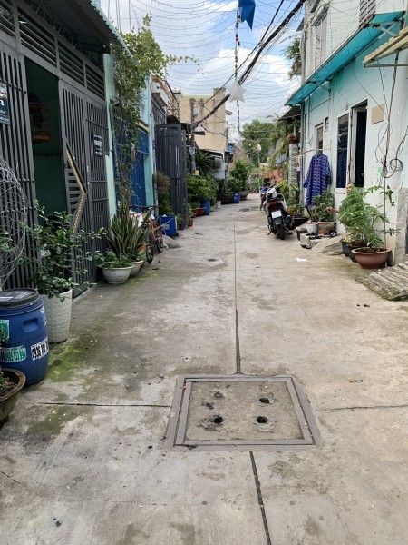 Chủ nhà trống căn 3.5 x 15m cần cho thuê 4 triệu/tháng ngay chân cầu vượt Tân Thới Hiệp