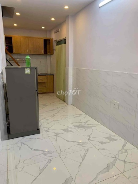 Cho thuê Nhà nguyên căn, full nội thất tại Đường Bến Vân Đồn, Phường 6, Quận 4