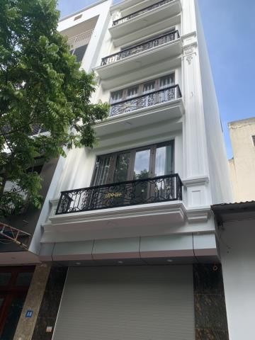 Nhà mặt tiền quận 4 cho thuê 144m2, 4 tầng, sạch đẹp, giá 30tr/th