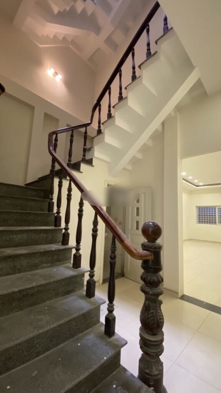 Nhà mặt tiền đường 2 chiều, 99m2, có vỉa hè rộng, kinh doanh, giá 80tr/th