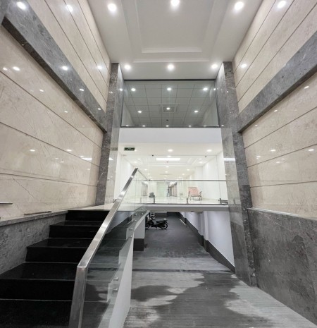 Nhà nguyên căn ở mặt tiền Quận Tân Bình cho thuê rộng 286 m2