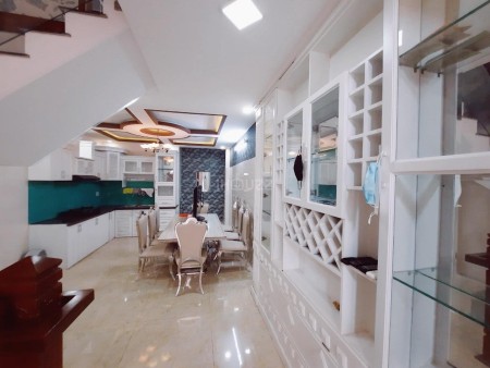 Nhà mới 94m2, 5pn, cho thuê có giếng trời, full nt, giá 22 tr/th