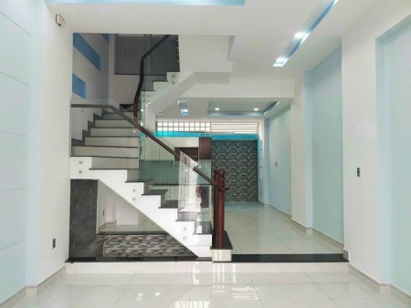 Cho thuê nhà mặt tiền đường 49 - KDC 10 Mẫu - gần Ngân hàng VietinBank nhà 3L có NT. Lh: 0918860304